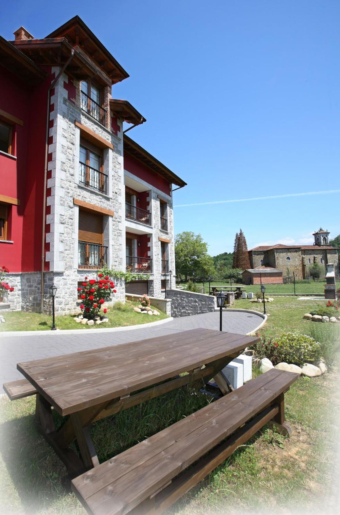 Apartamentos Rurales La Vina Onís Екстериор снимка