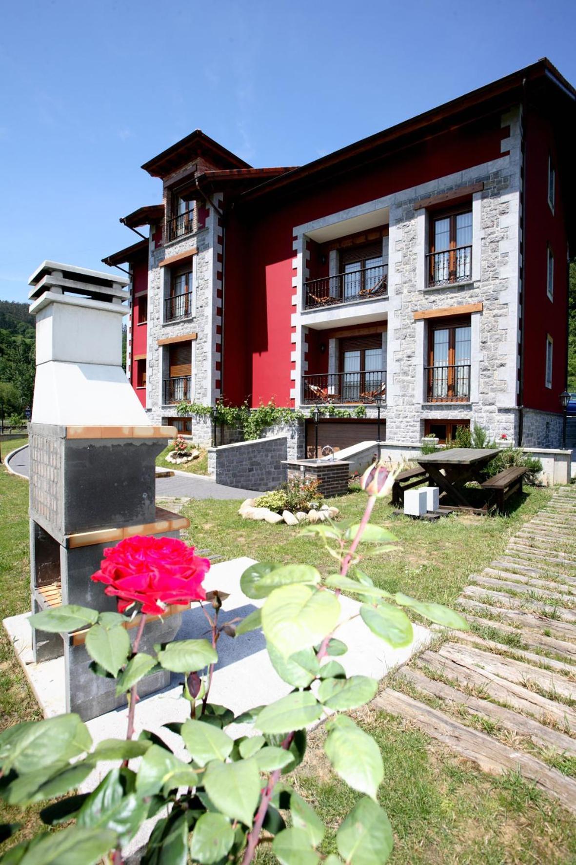 Apartamentos Rurales La Vina Onís Екстериор снимка